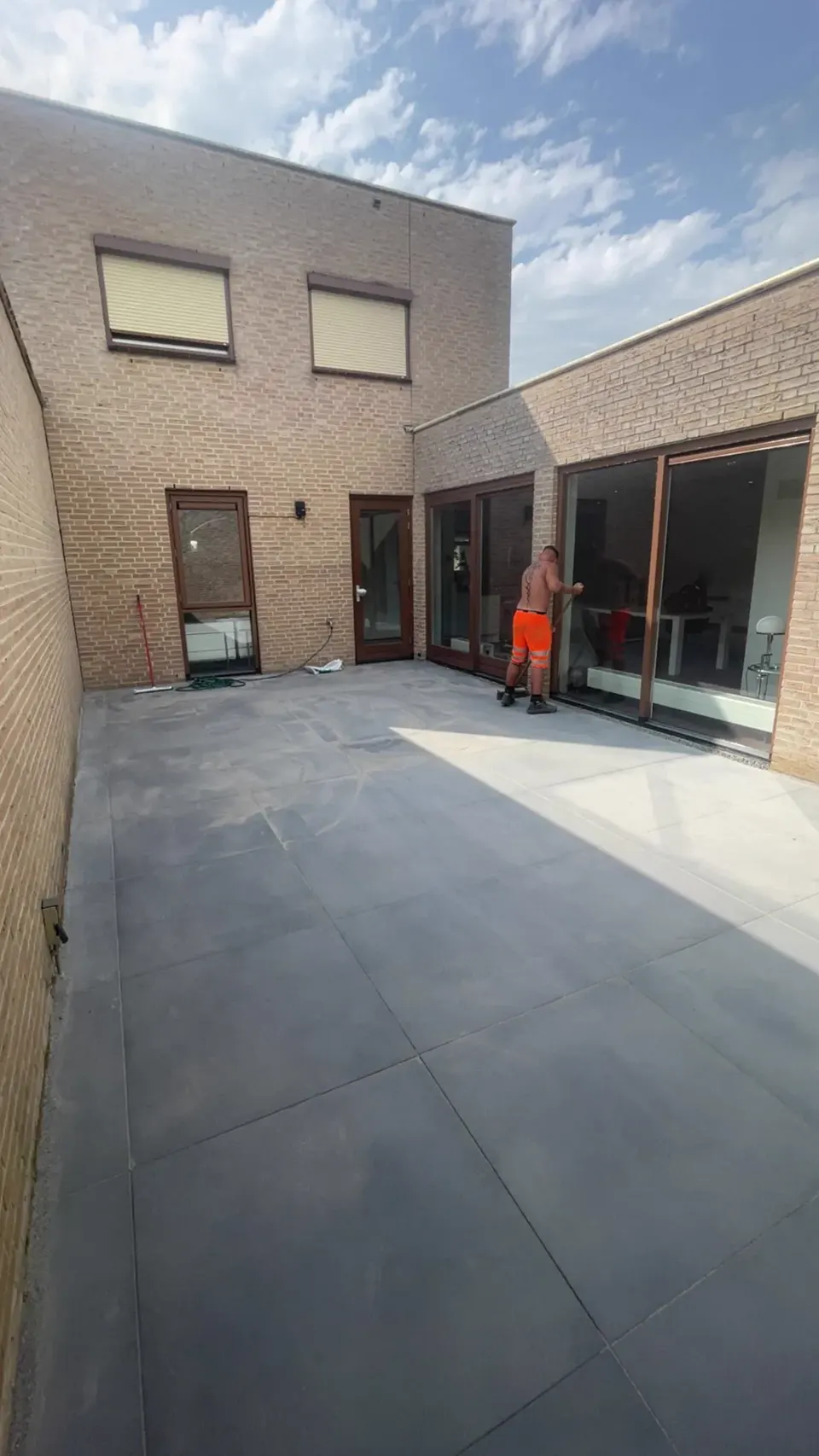 Terras met grote 60×60-tegels